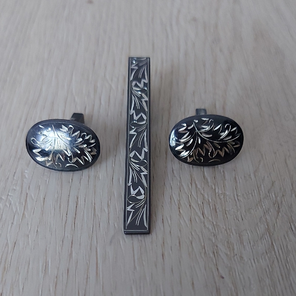 Vintage Black & Silver Etched Cufflink and Tie Bar Set